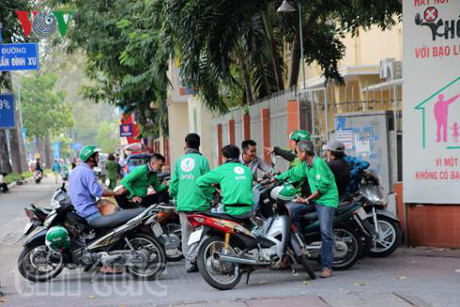 sinh viên chạy grab